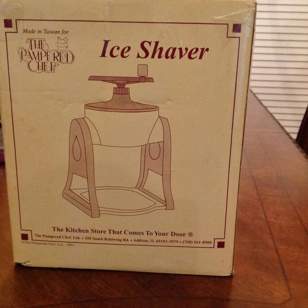 Pampered Chef Ice Shaver Manual Hand Crank White Blue Vintage 1995 Kitchen Tool